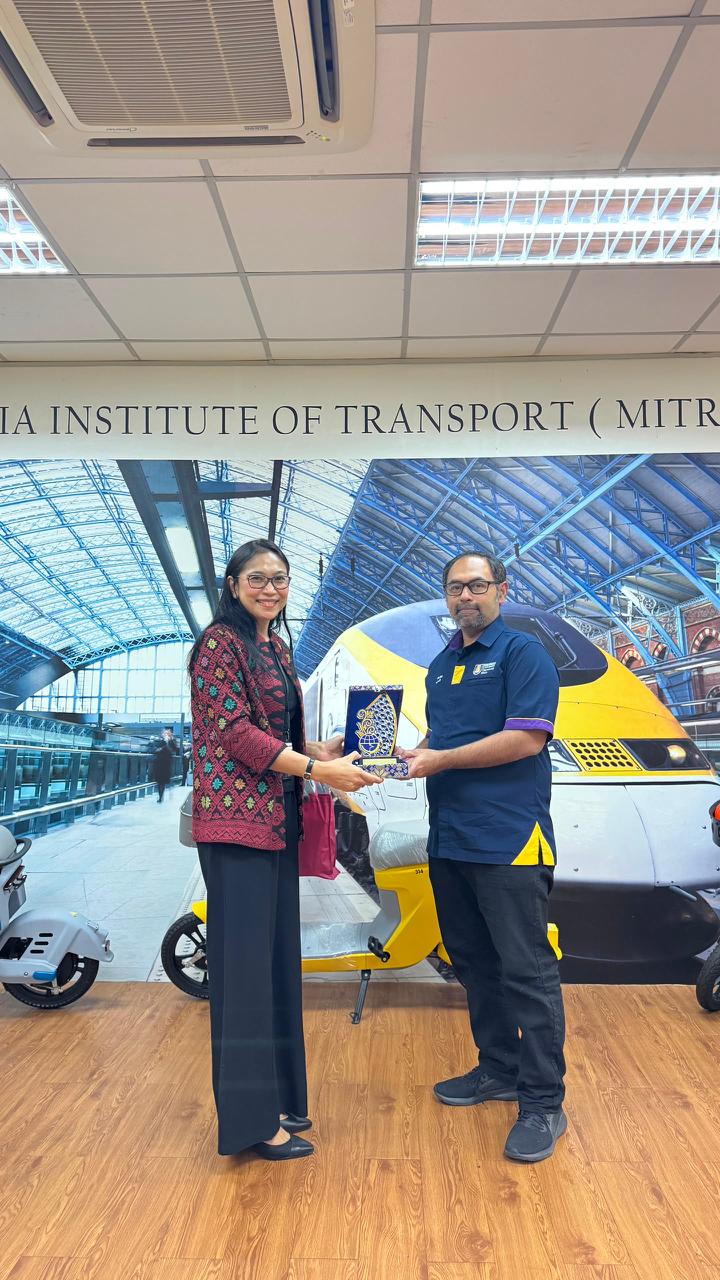perkuat-kerja-sama-pengembangan-sdm-transportasi-atase-perhubungan-bertemu-dengan-mitrans-uitm