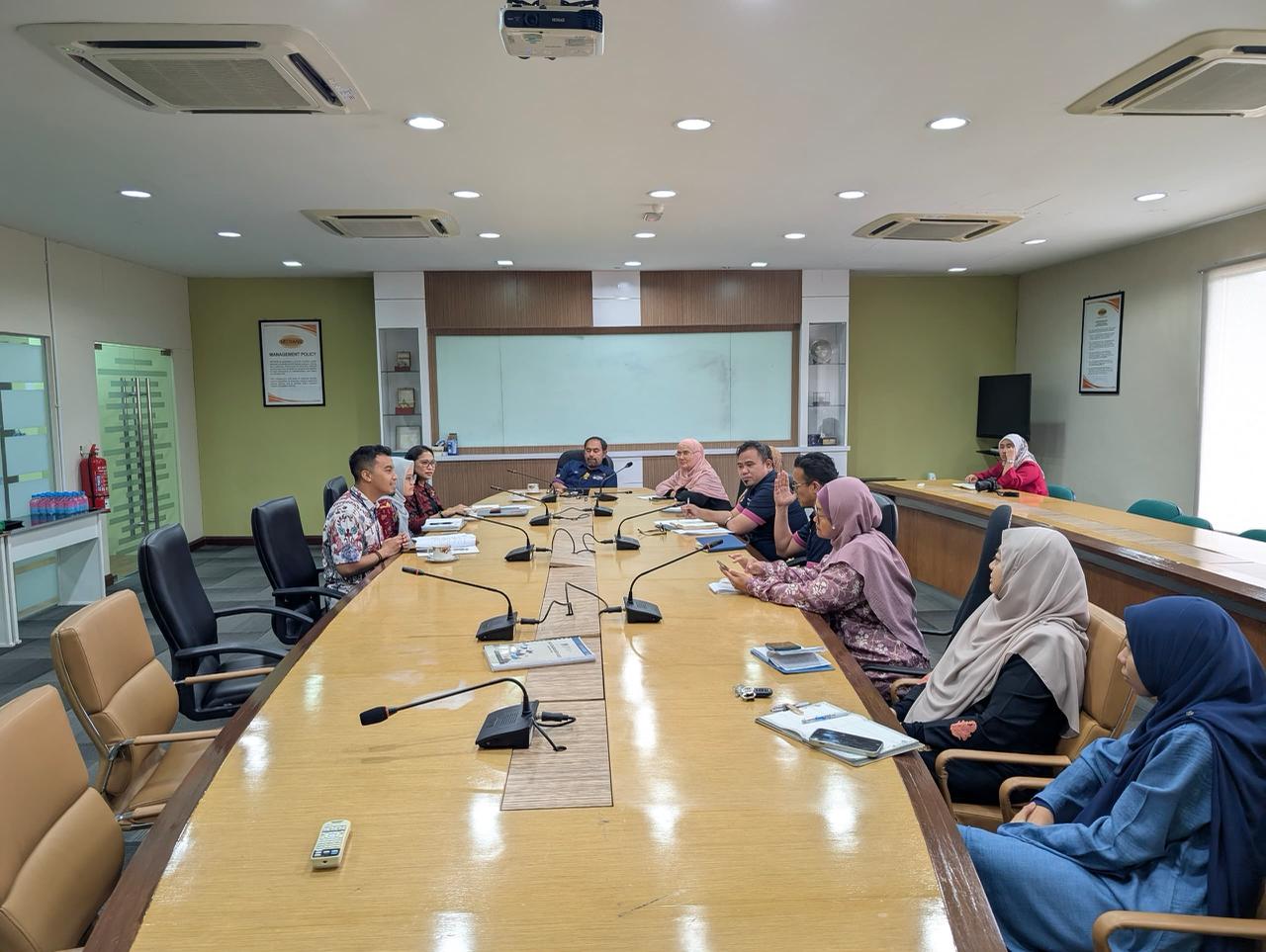 perkuat-kerja-sama-pengembangan-sdm-transportasi-atase-perhubungan-bertemu-dengan-mitrans-uitm
